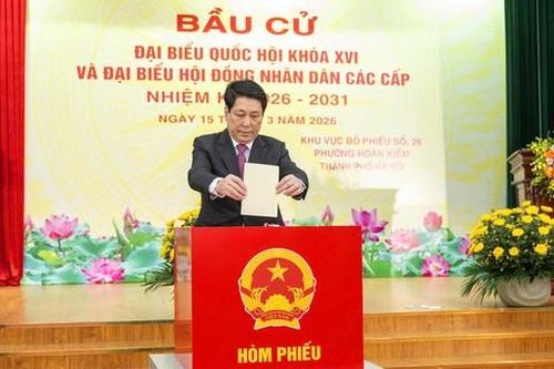 Chủ tịch nước Lương Cường bầu cử tại khu vực bỏ phiếu số 26, phường Hoàn Kiếm, TP.Hà Nội