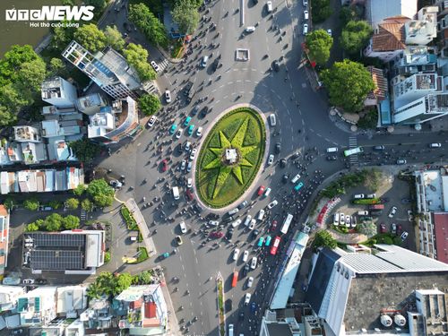 Nằm tại khu vực trung tâm TP.HCM, vòng xoay Điện Biên Phủ với tháp đồng hồ bốn mặt là hình ảnh quen thuộc với nhiều thế hệ người dân. Tuy nhiên, sau nhiều năm hoạt động, khu vực này đang trở thành một trong những điểm ùn tắc giao thông phức tạp, buộc cơ quan chức năng phải nghiên cứu phương án tháo dỡ để tổ chức lại giao thông.