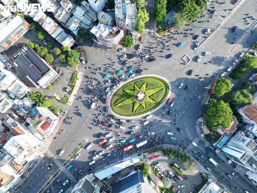 Dù vậy, theo ghi nhận thực tế, tình trạng ùn ứ giao thông tại khu vực này vào giờ cao điểm vẫn chưa được cải thiện đáng kể, khiến phương án tổ chức lại giao thông, trong đó có đề xuất tháo dỡ vòng xoay, tiếp tục được các cơ quan chức năng nghiên cứu.