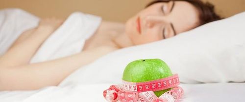 Để có giấc ngủ ngon, bạn cần chú ý đến những gì mình ăn, đặc biệt là vào buổi tối.