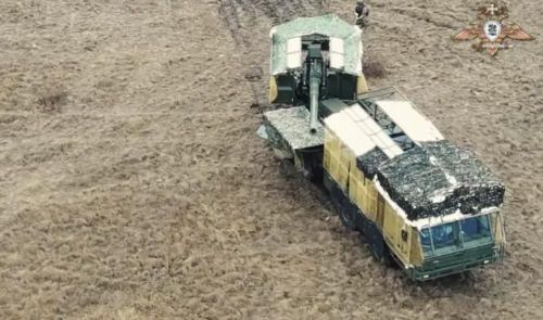 Tầm bắn tối đa với đạn nổ phá mảnh tiêu chuẩn khoảng 28 km, với đạn tăng tầm có thể đạt hơn 30 km. Khi sử dụng đạn tăng tầm có động cơ phản lực bổ trợ, tầm bắn có thể vượt 33 km.