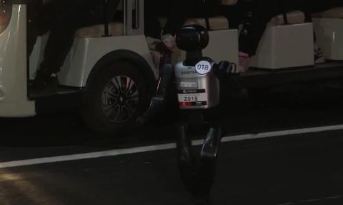  Một robot khác trong cuộc đua marathon. Ảnh: CMG.