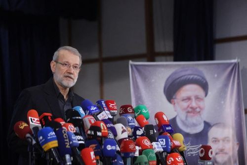 Ông Ali Larijani phát biểu tại họp báo sau khi đăng ký tranh cử Tổng thống tại Bộ Nội vụ ở Tehran, Iran, ngày 31/5/2024. Ảnh: Reuters.