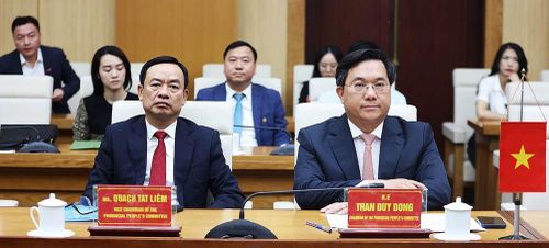 Chủ tịch UBND tỉnh Phú Thọ Trần Duy Đông chủ trì buổi tọa đàm