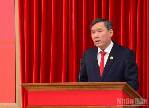  Giáo sư, Tiến sĩ Lê Văn Lợi, Ủy viên Trung ương Đảng, Chủ tịch Viện Hàn lâm Khoa học xã hội Việt Nam, Phó Chủ tịch Hội đồng Lý luận Trung ương thông qua chương trình công tác năm 2026 và kế hoạch công tác toàn khóa của Hội đồng Lý luận Trung ương nhiệm kỳ mới. (Ảnh: PHẠM CƯỜNG) 