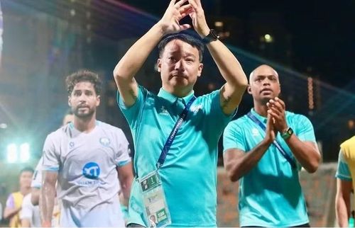 Tuy vậy, có đoạt cú ăn ba năm nay hay không sẽ phụ thuộc rất lớn vào sự thể hiện trên sân của các cầu thủ Nam Định và tài điều binh khiển tướng của HLV Vũ Hồng Việt.