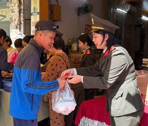 Lan tỏa yêu thương từ những suất cơm “0 đồng”.