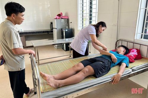 Hiện tình trạng của nam sinh đã ổn định.