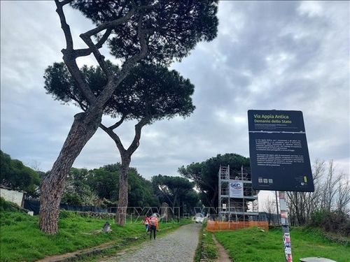 Tấm biển tên đường cổ Appian.