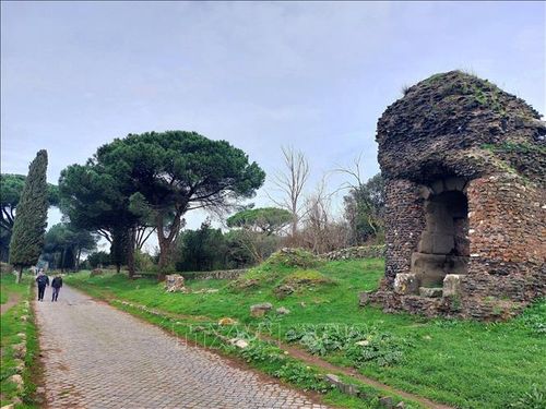 Tàn tích lịch sử gần 2.400 năm tuổi trên đường cổ Appian.