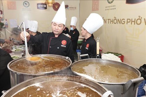 Nước phở Vân Cù nổi tiếng thanh, ngọt đặc trưng. Ảnh tư liệu(minh họa): Trần Việt/TTXVN