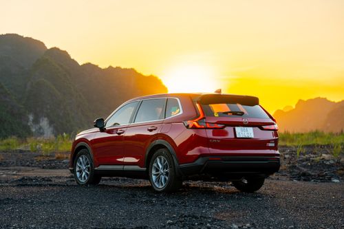 Honda Việt Nam nâng cấp CR-V bản xăng tại Việt Nam giá từ 1,039 tỷ đồng.