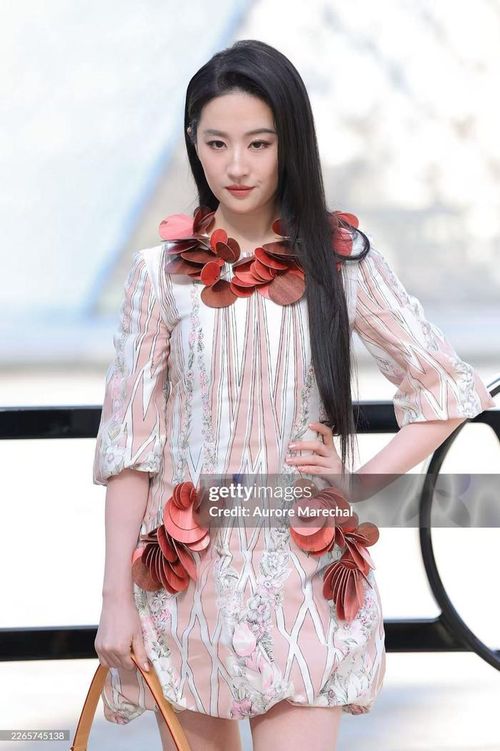 Lưu Diệc Phi khi xuất hiện tại Tuần lễ thời trang Paris. Ảnh: Getty Images
