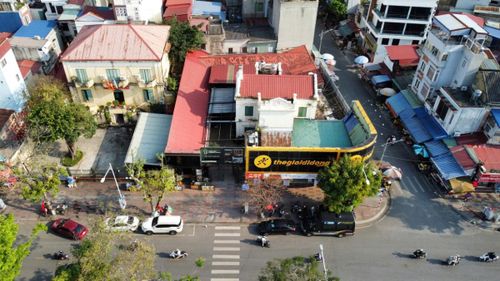 Cơ sở nhà đất số 106 Trần Phú là cửa hàng bán điện thoại di động.