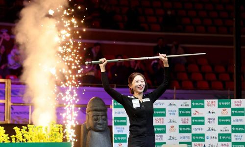 "Nữ hoàng billiards" Kim Ga-young trở thành cơ thủ đầu tiên trong lịch sử PBA giành ba chức vô địch World Championship liên tiếp.