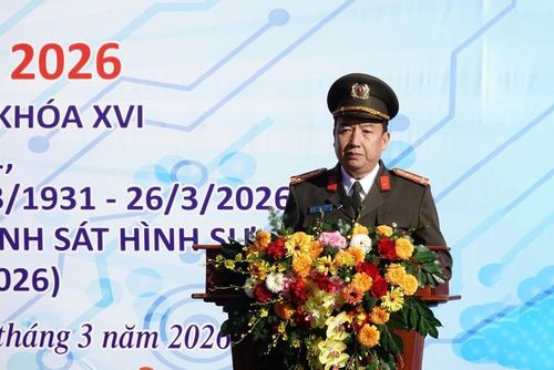 Đại tá Trần Văn Mười, Phó Giám đốc Công an tỉnh phát biểu tại Lễ khai mạc