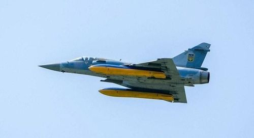 Pháp đang phải nghiên cứu kinh nghiệm của Ukraine trong việc dùng tiêm kích đánh chặn máy bay không người lái giá rẻ bằng cách tích cực sử dụng pháo hàng không.