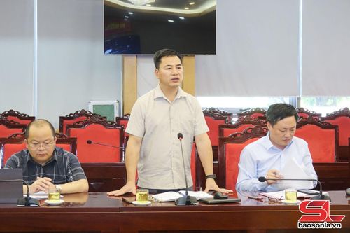 Lãnh đạo phường Chiềng Sinh phát biểu.