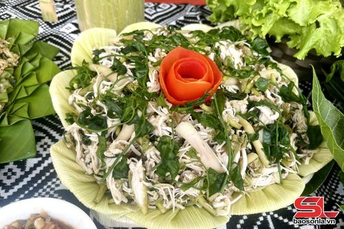 Món ăn từ hoa ban.