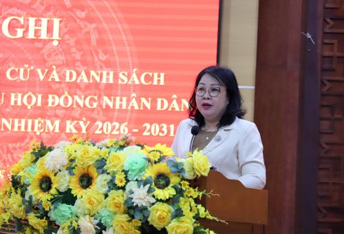 Bà Cao Thị Hòa An, Phó bí thư Thường trực Tỉnh ủy, Chủ tịch Hội đồng bầu cử tỉnh Đắk Lắk phát biểu tại lễ công bố (Ảnh: N.H).