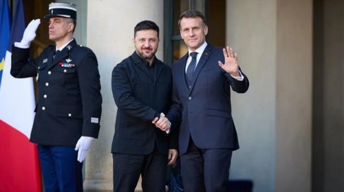 Tổng thống Pháp Emmanuel Macron đã tiếp đón Tổng thống Zelensky tại Paris hôm 13/3. Ảnh: Văn phòng Tổng thống Ukraine