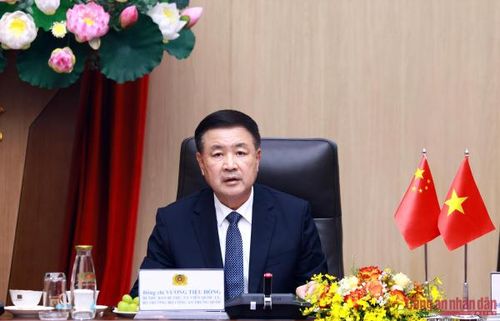 Bộ trưởng Vương Tiểu Hồng phát biểu tại hội nghị.