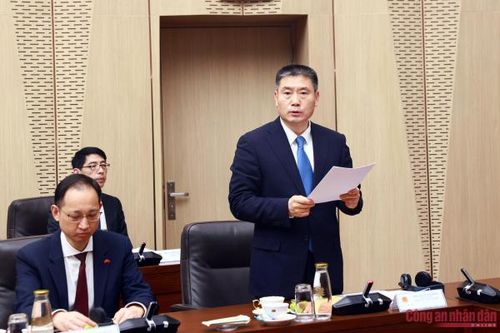 Thứ trưởng Từ Đại Đồng trình bày tóm tắt báo cáo về tình hình hợp tác giữa hai Bộ.