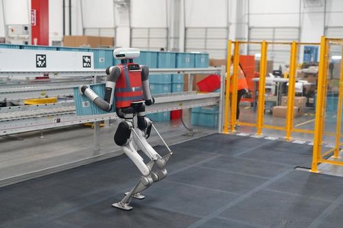 GXO đang tiến hành thử nghiệm tiên phong trong ngành về robot lấy con người làm trung tâm. Hình ảnh: Agility