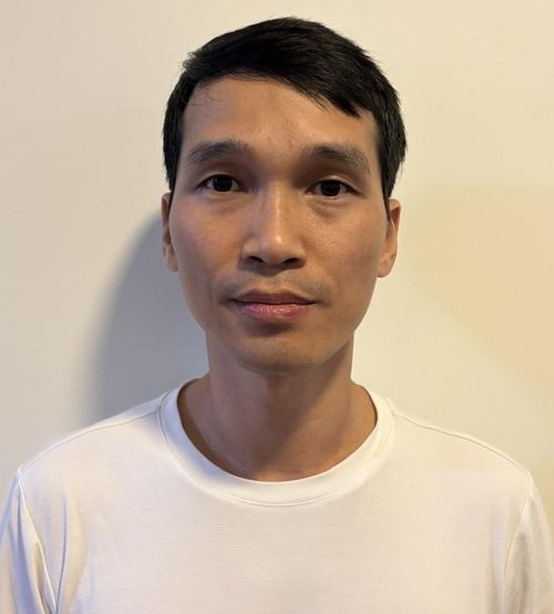 Bắt tạm giam Phạm Văn Hùng, Giám đốc Công ty TNHH MTV Hóa chất Đức Giang - Lào Cai. Ảnh: Bộ CA