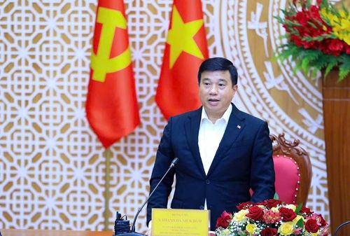 Ông Y Thanh Hà Niê Kđăm, Ủy viên Trung ương Đảng, Bí thư Tỉnh ủy Lâm Đồng phát biểu tại buổi làm việc.