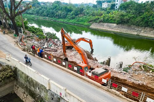 Một trong những hạng mục đáng chú ý là hệ thống cống hộp kích thước 3x3m chạy dọc phố Hoàng Minh Thảo. Công trình này được kỳ vọng sẽ tăng cường khả năng dẫn nước, giảm áp lực cho hệ thống thoát nước hiện hữu vốn đã quá tải.