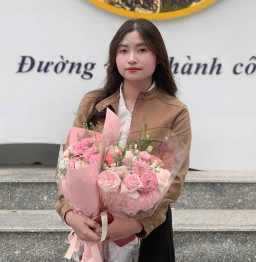 Hồ Thị Bình, tốt nghiệp Trường Đại học Giao thông Vận tải, cho biết cô từng nhiều lần cảm thấy áp lực khi chưa tìm được công việc đúng chuyên ngành sau khi ra trường. Ảnh: Phi Tuấn