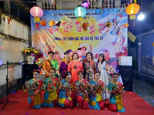 Tổ dân phố tổ chức vui Tết Trung thu, tạo sân chơi văn hóa lành mạnh cho con em người dân trên địa bàn.