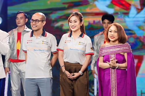 Siu Black biểu diễn hết mình trên sân khấu.