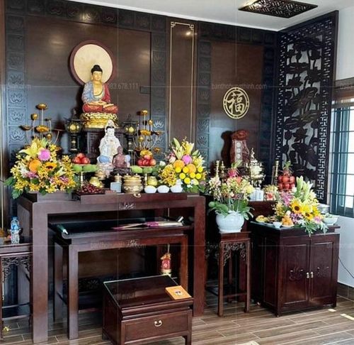 Cúng cơm sau 100 ngày cho người chết rất đơn giản, quan trọng là có đầy đủ các thành viên, người thân trong gia đình cùng tới dự để tiễn biệt và tỏ lòng yêu kính đối với người mất.