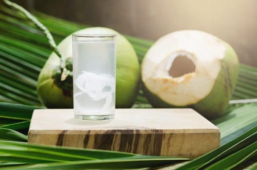 Nước dừa có rất nhiều lợi ích cho sức khỏe. Ảnh: Shutterstock.