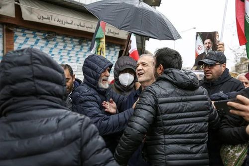  Tổng thống Iran Masoud Pezeshkian dự tuần hành Ngày Quds ở Tehran ngày 13/3. Ảnh: Anadolu Agency. 