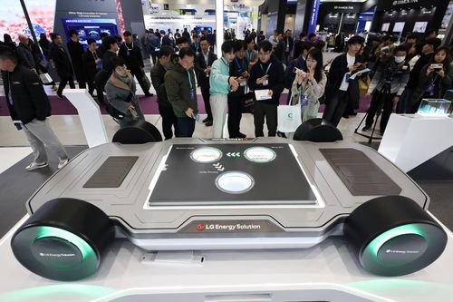 Việc hợp tác cùng LG Energy Solution mở ra cho Tesla nói riêng và thị trường Mỹ nói chung một phương án giảm bớt sự phụ thuộc vào các nhà cung ứng pin đến từ Trung Quốc.