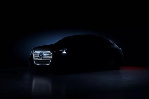 Vào cuối tháng 4/2026, Mercedes-Benz sẽ ra mắt mẫu sedan cỡ nhỏ thuần điện hoàn toàn mới C-Class EQ, vốn sẽ cạnh tranh trực tiếp với BMW i3.
