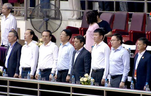Các đại biểu dự lễ khai mạc.