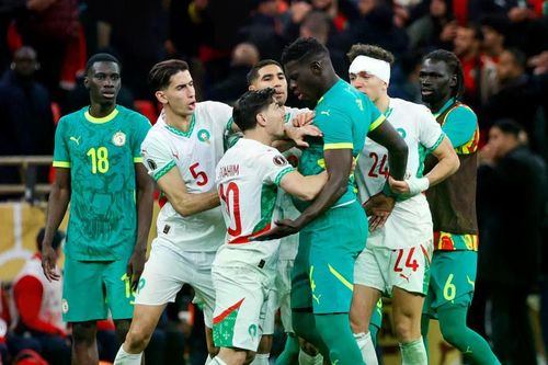 Các cầu thủ Senegal đã rời sân để phản đối phạt đền.