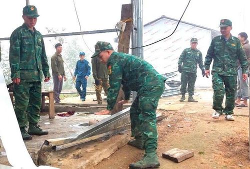 Trận mưa đá khiến 24 ngôi nhà tại bản Cờ Lò bị hư hỏng.
