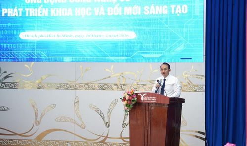 TS Bùi Thanh Khiết, Phó Hiệu trưởng Trường Đại học Thủ Dầu Một phát biểu khai mạc hội thảo.