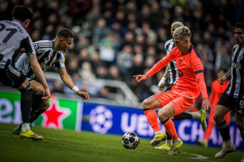 Dani Olmo có thể được đá tiền đạo. Ảnh: FCB