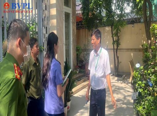  Viện kiểm sát phối hợp làm việc tại hiện trường.