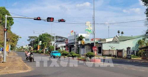 Hệ thống camera phạt nguội được lắp đặt tại nút giao thông Hùng Vương và Trần Phú trên địa bàn xã Ia Grai, tỉnh Gia Lai. Ảnh: Hoài Nam - TTXVN