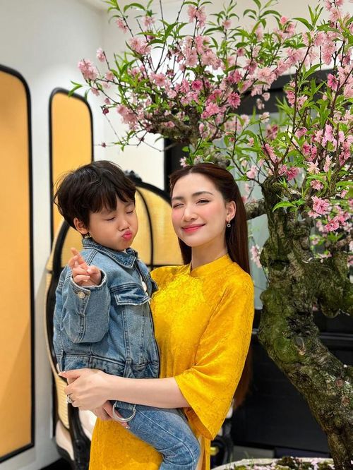 Hòa Minzy thẳng thắn lên tiếng việc bảo vệ bé Bo khỏi những bình luận kém duyên. Ảnh: FBNV