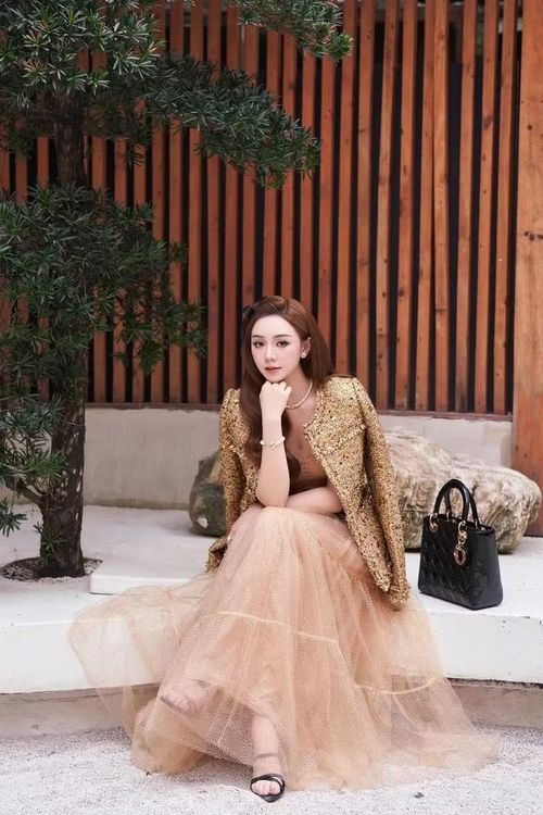 Không chỉ gây ấn tượng với gia tài nghệ thuật ngày một đồ sộ, Quỳnh Kool còn khiến dân tình phải trầm trồ bởi phong cách sống sang chảnh, chuẩn "rich girl" thế hệ mới. Trên trang cá nhân, nữ diễn viên thường xuyên chia sẻ loạt hình ảnh du lịch sang xịn đến khắp các địa điểm nổi tiếng