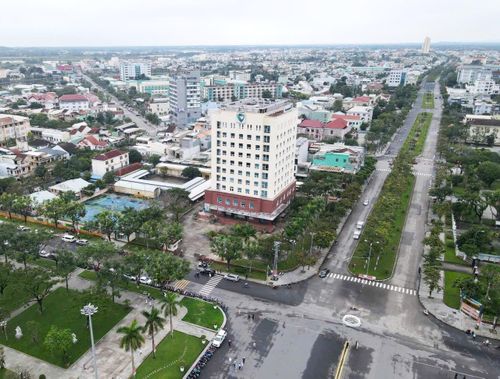 Đường Hùng Vương sẽ được mở rộng kết hợp hiện đại hóa hệ thống thoát nước, tạo điểm nhấn về cảnh quan tại phía nam thành phố. Ảnh: CÔNG TÚ