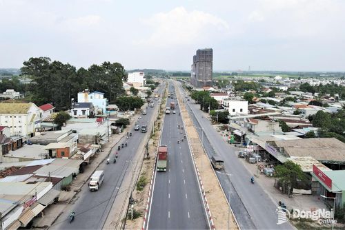 Dự án Nâng cấp, mở rộng đường tỉnh 25B đang được triển khai xây dựng. Ảnh: Phạm Tùng